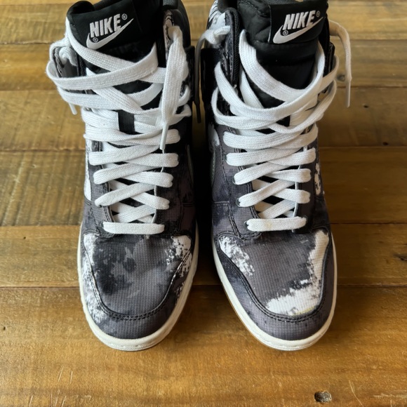 Nike Dunk Sky High Print Black Sneakers - Picture 3 of 5